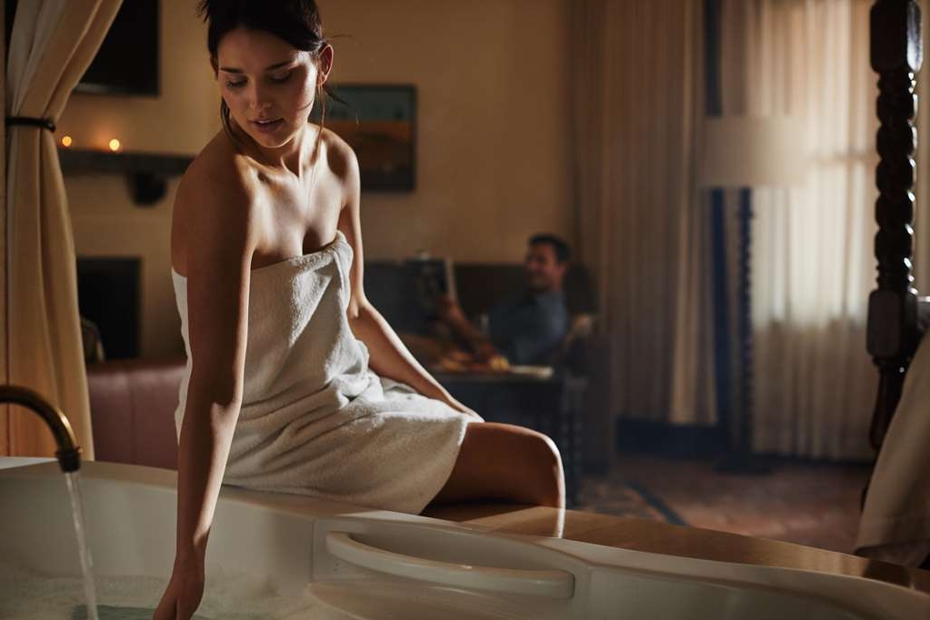 Woman drawing a bath